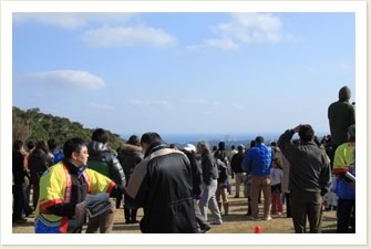 打ち上げ見学場所の一つ、長谷展望公園の様子 提供：Moto Ishizawa（＠summerwind）さん。晴れ男で打ち上げは4回目。