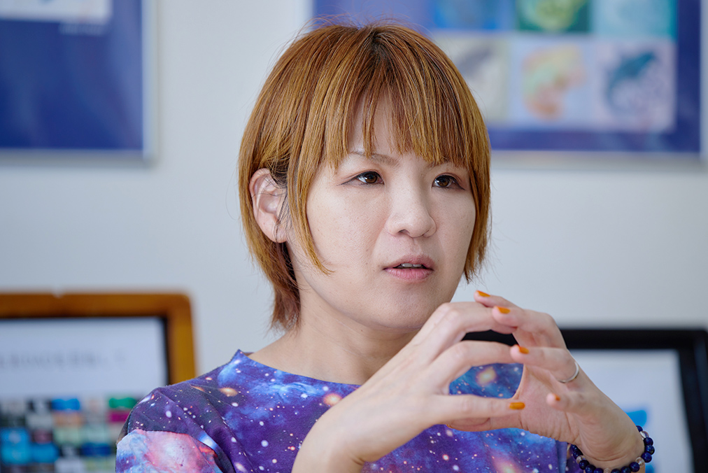 竹内春華さんインタビュー中の写真